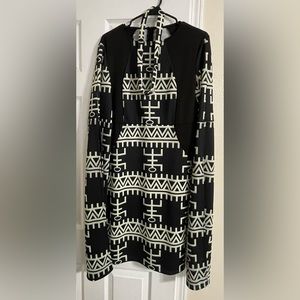 Black and white mini dress with open sleeves Large